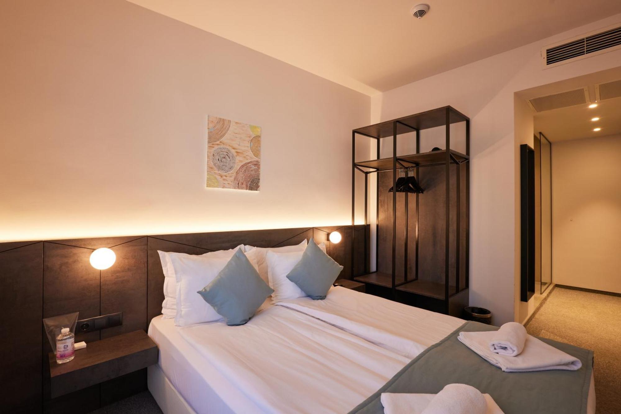 Bizarre Boutique Hotel Varna Extérieur photo